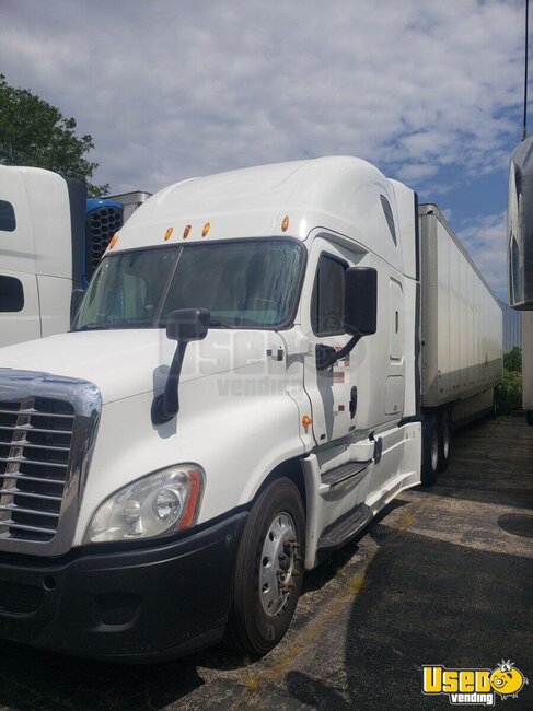 2014 Cascadia Freightliner Semi Truck Illinois for Sale