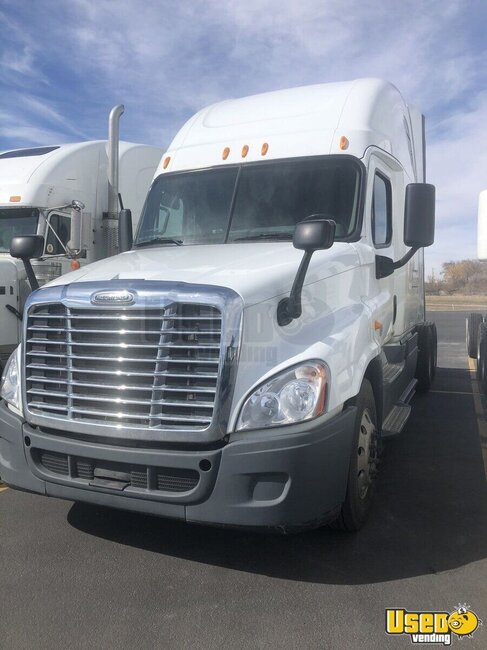 2014 Cascadia Freightliner Semi Truck Montana for Sale