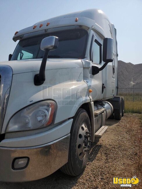 2014 Cascadia Freightliner Semi Truck Saskatchewan for Sale