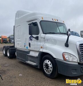2014 Cascadia Freightliner Semi Truck Under Bunk Storage Texas for Sale