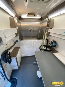 2014 E-350 Pet Grooming Truck Pet Care / Veterinary Truck Hot Water Heater Texas Gas Engine for Sale