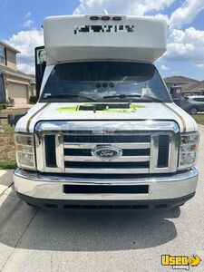 2014 E350 Mobile Hair & Nail Salon Truck Cabinets Florida Gas Engine for Sale