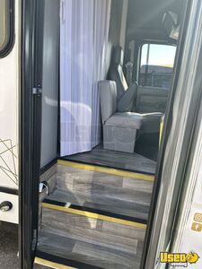 2014 E350 Mobile Hair & Nail Salon Truck Electrical Outlets Florida Gas Engine for Sale