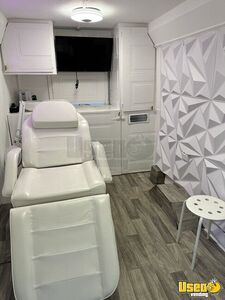 2014 E350 Mobile Hair & Nail Salon Truck Fresh Water Tank Florida Gas Engine for Sale