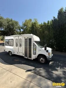 2014 E350 Pet Care / Veterinary Truck Air Conditioning California Gas Engine for Sale