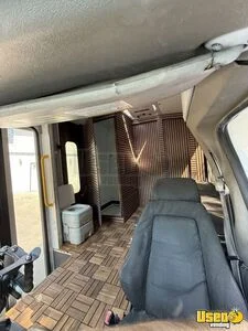 2014 E350 Pet Care / Veterinary Truck Exterior Lighting California Gas Engine for Sale