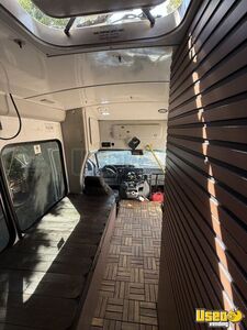 2014 E350 Pet Care / Veterinary Truck Solar Panels California Gas Engine for Sale