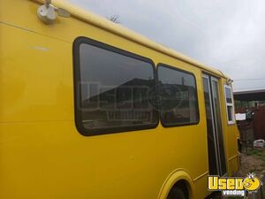 2014 Food Truck All-purpose Food Truck Insulated Walls Texas Gas Engine for Sale