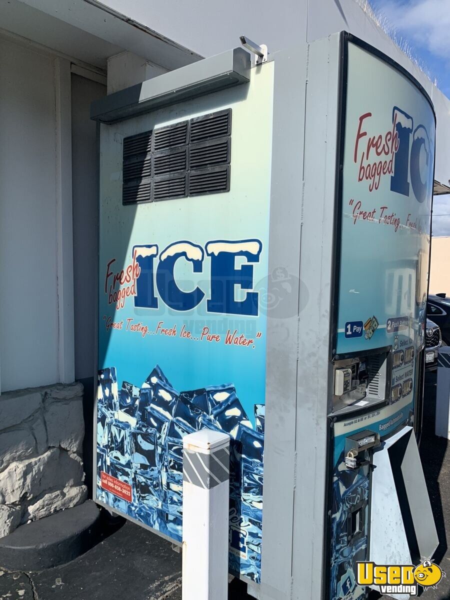 2014 Kooler Ice Im1000 Bagged Ice and Filtered Water Vending Machine