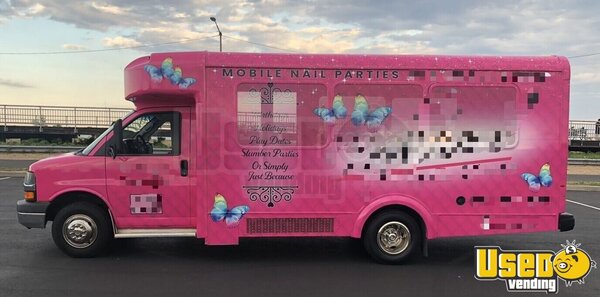 2014 Mobile Hair & Nail Salon Truck New York Gas Engine for Sale