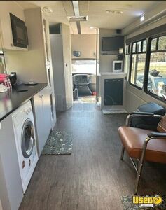 2014 Starcraft 3500 Mobile Hair & Nail Salon Truck Bathroom Texas Diesel Engine for Sale