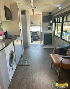2014 Starcraft 3500 Mobile Hair & Nail Salon Truck Bathroom Texas Diesel Engine for Sale
