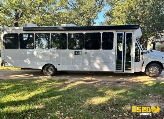 2014 Starcraft 3500 Mobile Hair & Nail Salon Truck Texas Diesel Engine for Sale