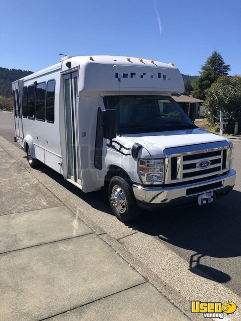 2014 Superduty Econoline E-450 Mobile Hair & Nail Salon Truck California Gas Engine for Sale