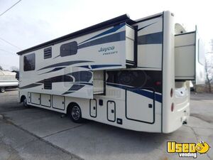 2015 29um Precept Rv Motorhome Bus Motorhome Double Sink Indiana Gas Engine for Sale