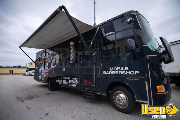 2015 32' Ford Luxury Rv Mobile Barbershop Mobile Hair & Nail Salon Truck Florida Gas Engine for Sale