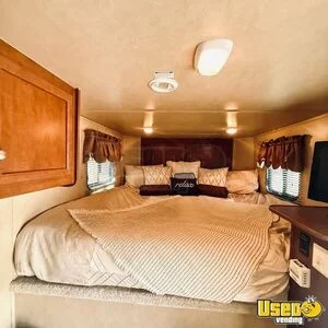 2015 Bison Lt 3-horse Lq Trailer Stove Oregon for Sale