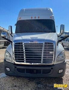 2015 Cascadia Freightliner Semi Truck 2 Texas for Sale