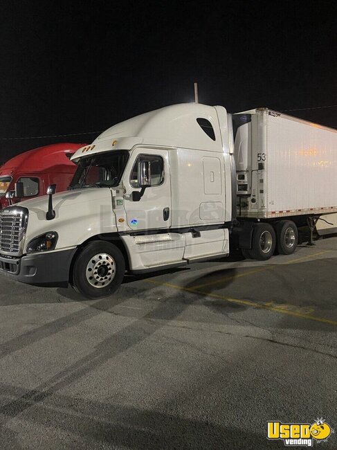 2015 Cascadia Freightliner Semi Truck Illinois for Sale
