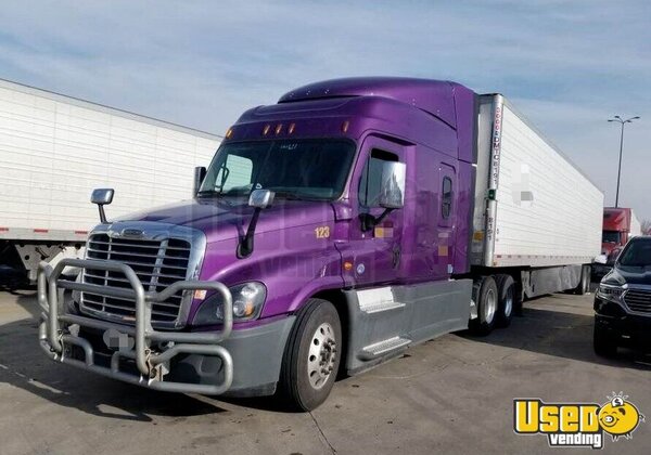 2015 Cascadia Freightliner Semi Truck Iowa for Sale