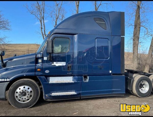2015 Cascadia Freightliner Semi Truck Michigan for Sale