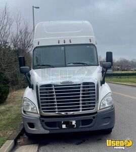 2015 Cascadia Freightliner Semi Truck Tennessee for Sale