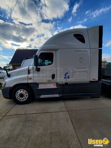 2015 Cascadia Freightliner Semi Truck Tennessee for Sale