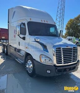 2015 Cascadia Freightliner Semi Truck Texas for Sale