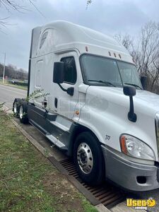 2015 Cascadia Freightliner Semi Truck Under Bunk Storage Tennessee for Sale