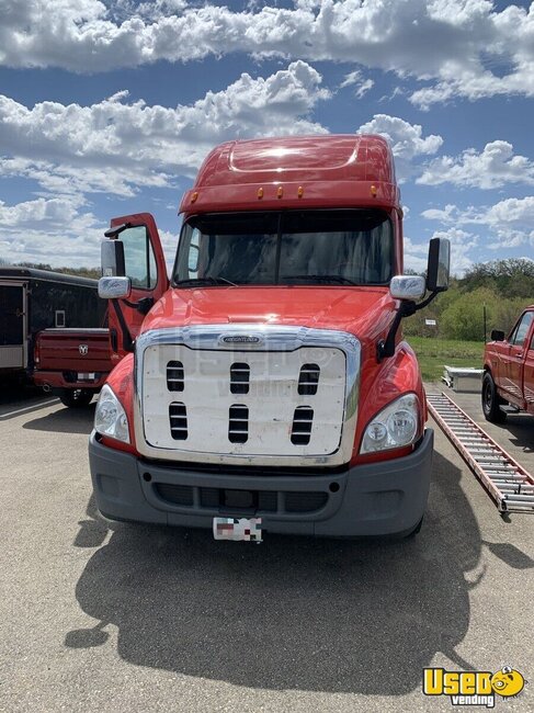 2015 Cascadia Freightliner Semi Truck Wisconsin for Sale