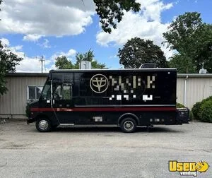 2015 E-450 All-purpose Food Truck Reach-in Upright Cooler Michigan for Sale