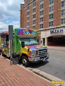 2015 E450 Snowball Truck Cabinets Virginia Gas Engine for Sale