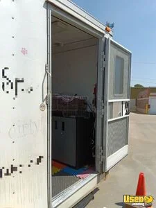 2015 Lark Pet Care / Veterinary Truck Spare Tire Texas for Sale