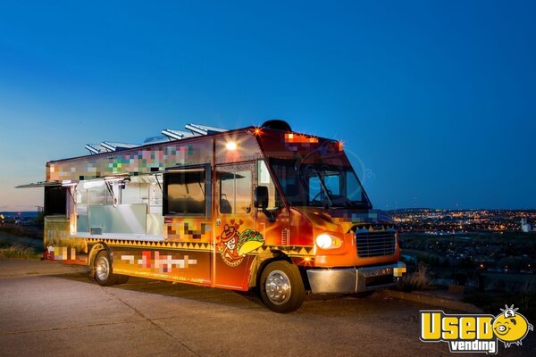2015 M Line Walk-in Step Van Kitchen Food Truck All-purpose Food Truck Montana Diesel Engine for Sale