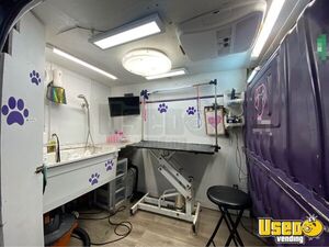 2015 Mobile Pet Grooming Truck Pet Care / Veterinary Truck 7 Florida Gas Engine for Sale
