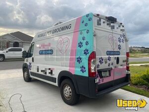 2015 Mobile Pet Grooming Truck Pet Care / Veterinary Truck Air Conditioning Florida Gas Engine for Sale