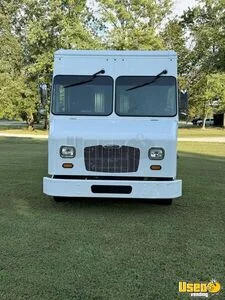 2015 Mt45 New Build Food Truck Diamond Plated Aluminum Flooring Tennessee Diesel Engine for Sale
