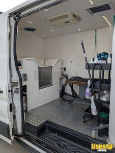 2015 Pet Care / Veterinary Truck Insulated Walls California Gas Engine for Sale