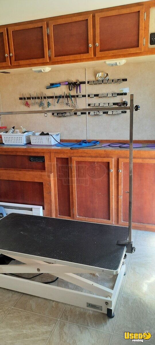 Compact 2015 8.5' x 12' Mobile Pet Grooming Trailer Mobile Business