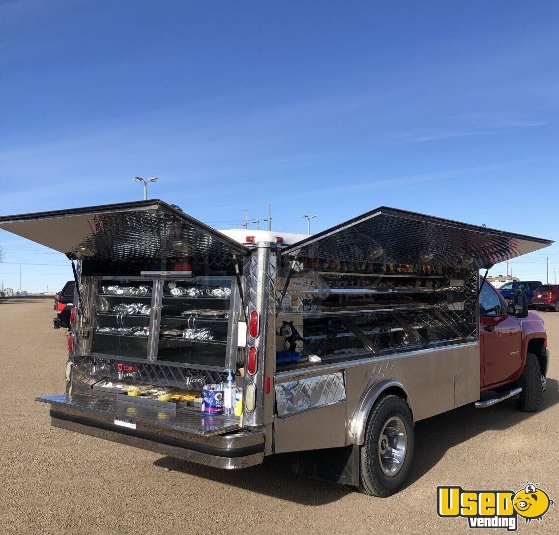 2015 22' Chevrolet Silverado 3500 HD Lunch Serving Canteen Style Food