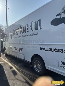 2015 Workhorse Coffee & Beverage Truck Missouri Gas Engine for Sale