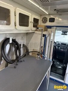 2016 2500 Pet Care / Veterinary Truck Fresh Water Tank California Gas Engine for Sale
