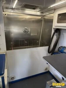 2016 2500 Pet Care / Veterinary Truck Hot Water Heater California Gas Engine for Sale
