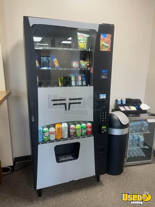 2016 Wittern FSI USI 3589 Snack and Drink Combo Vending Machine For