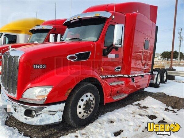 2016 579 Peterbilt Semi Truck Wisconsin for Sale