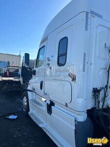 2016 Cascadia Freightliner Semi Truck 2 California for Sale