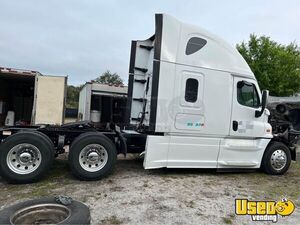 2016 Cascadia Freightliner Semi Truck 2 Florida for Sale