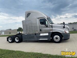 2016 Cascadia Freightliner Semi Truck 2 Missouri for Sale