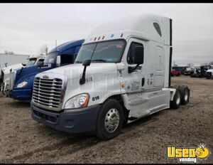 2016 Cascadia Freightliner Semi Truck 2 Ohio for Sale