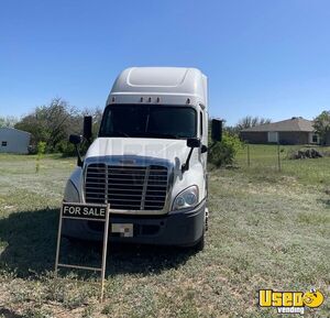 2016 Cascadia Freightliner Semi Truck 2 Texas for Sale